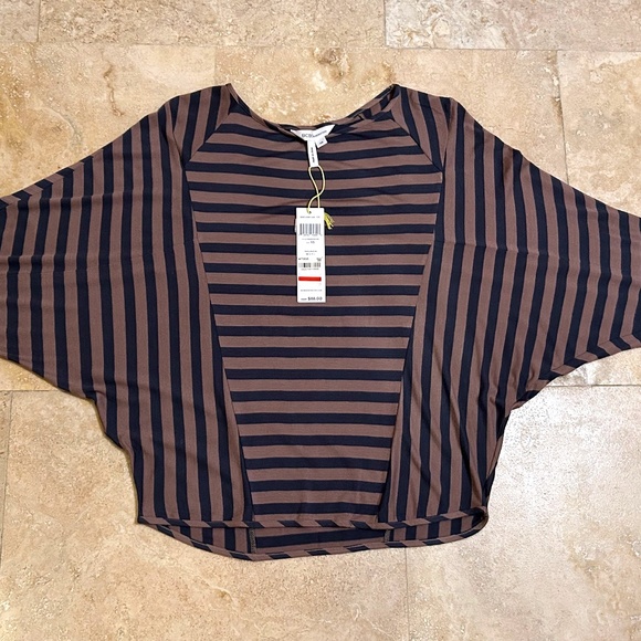 BCBGeneration  Modern  Cut  Stripes Top, Size XS, New With Tags - Picture 1 of 11